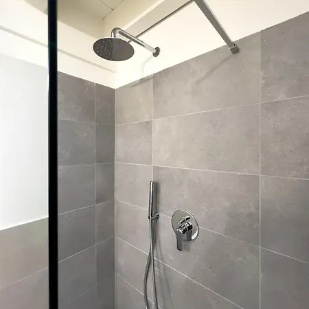 Bright With Terrace And Pool Lejlighed *