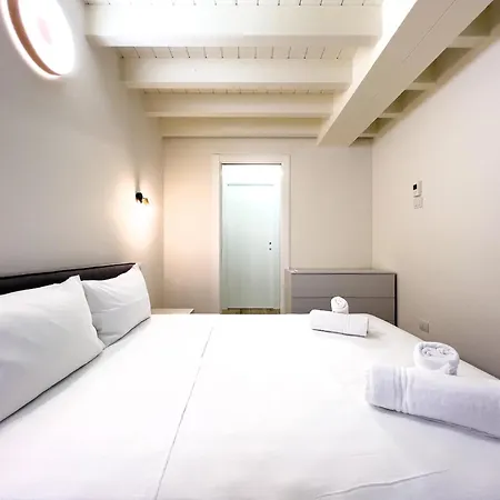 Lejlighed Bright With Terrace And Pool